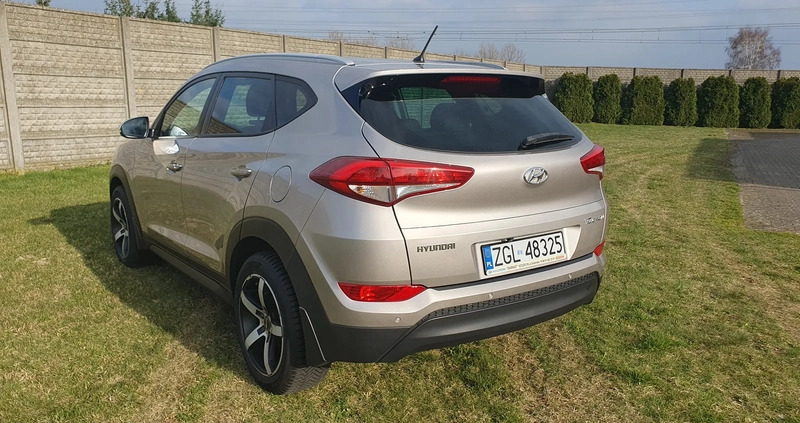Hyundai Tucson cena 47900 przebieg: 238579, rok produkcji 2015 z Goleniów małe 56